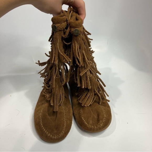 Minnetonka 3 layer fringe boots brown suede size 4 youth - Picture 2 of 8